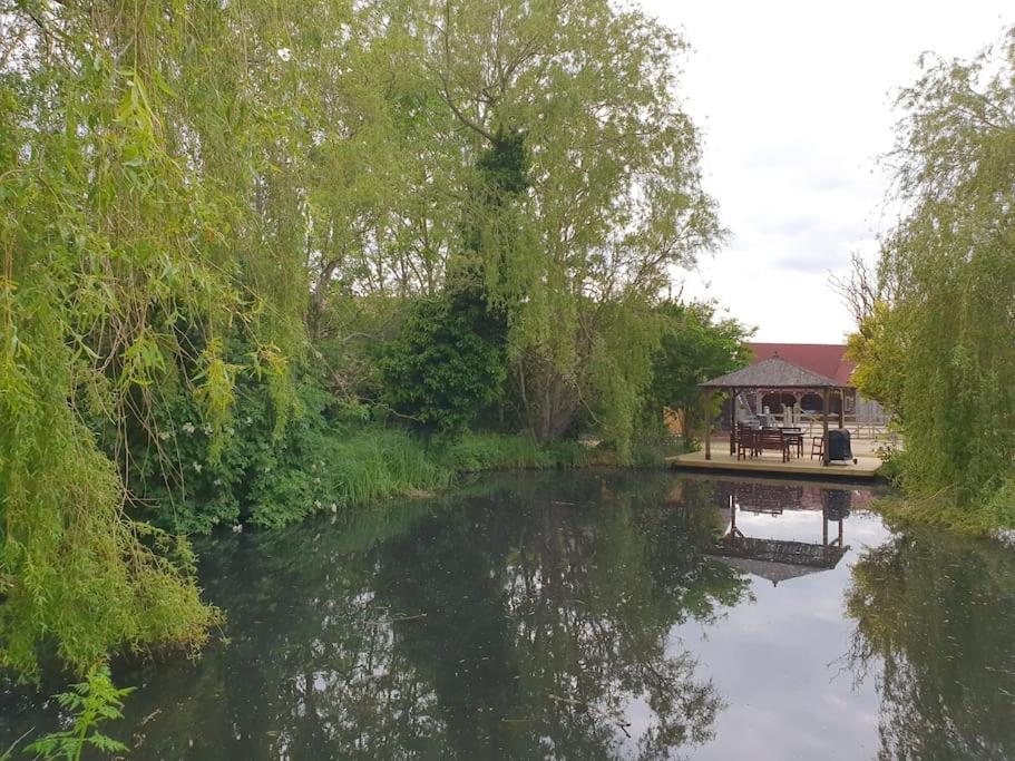 Pondside Barn *
